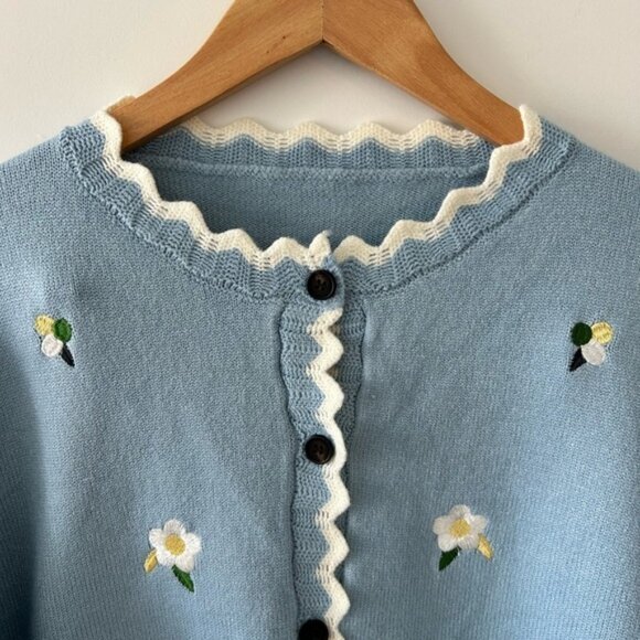 Simple Retro Blue Embroidered Daisy Cardigan Sweater NWT Size L - Picture 3 of 7